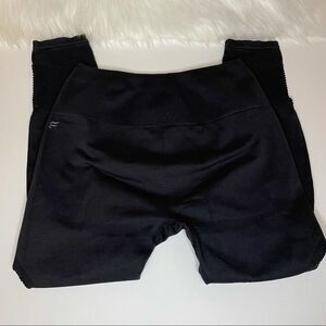 Fabletics Crop Capri Workout Leggings Black size XS